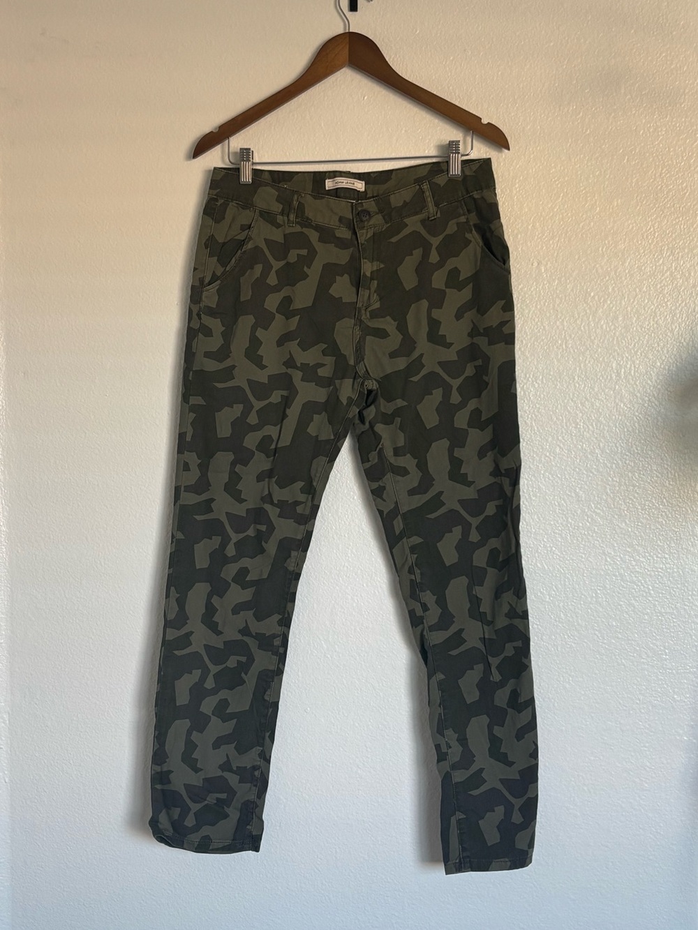 Adam Levine Collection Women’s Green Camouflage Cargo Pants